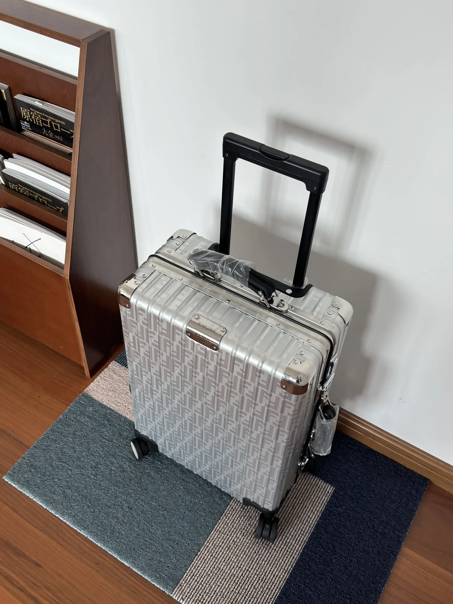 Fendi 行李箱 旅行拉杆款 輕便出行款
