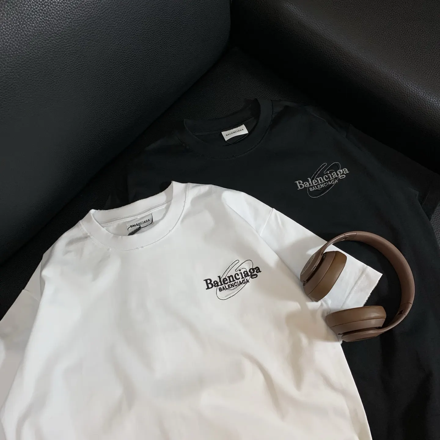 Balenciaga 黑色 短袖T恤 宽松休閒(數字2) Balenciaga 黑色 短袖T恤 宽松休閒(數字2)