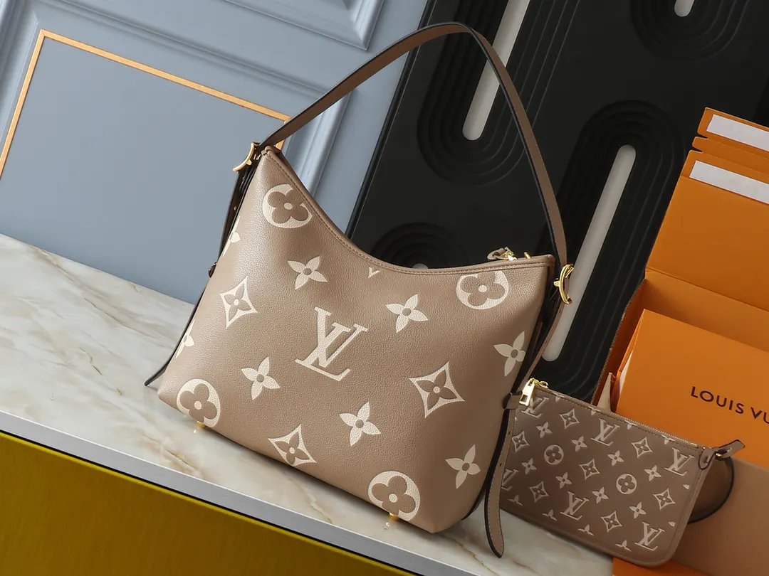 CarryAll Monogram 手拿包 精致手拿款