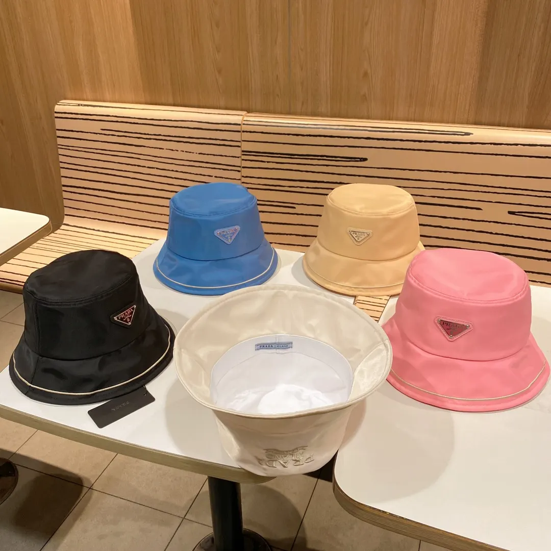 Prada 帽子 精致搭配