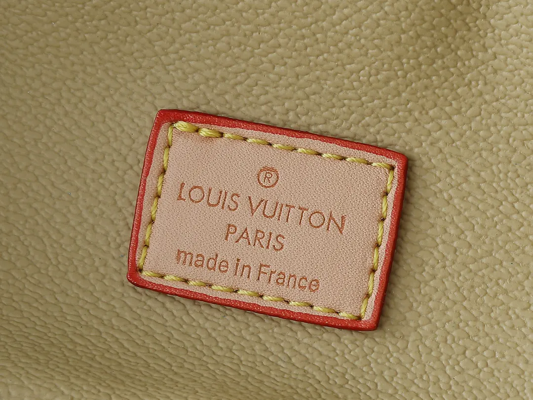 Louis Vuitton Cosmetic Pouch Leather Image 9 Louis Vuitton Cosmetic Pouch Leather Image 9
