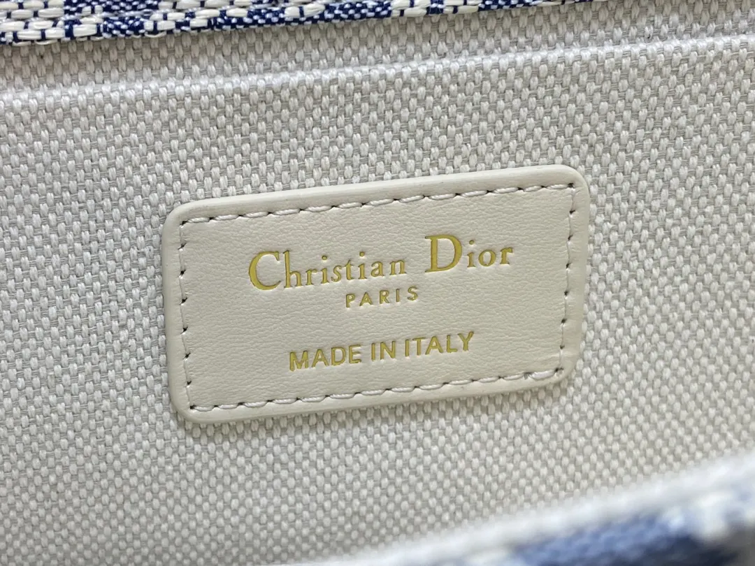 Dior 白色小牛皮鏈條包 手提斜挎(數字2) Dior 白色小牛皮鏈條包 手提斜挎(數字2)