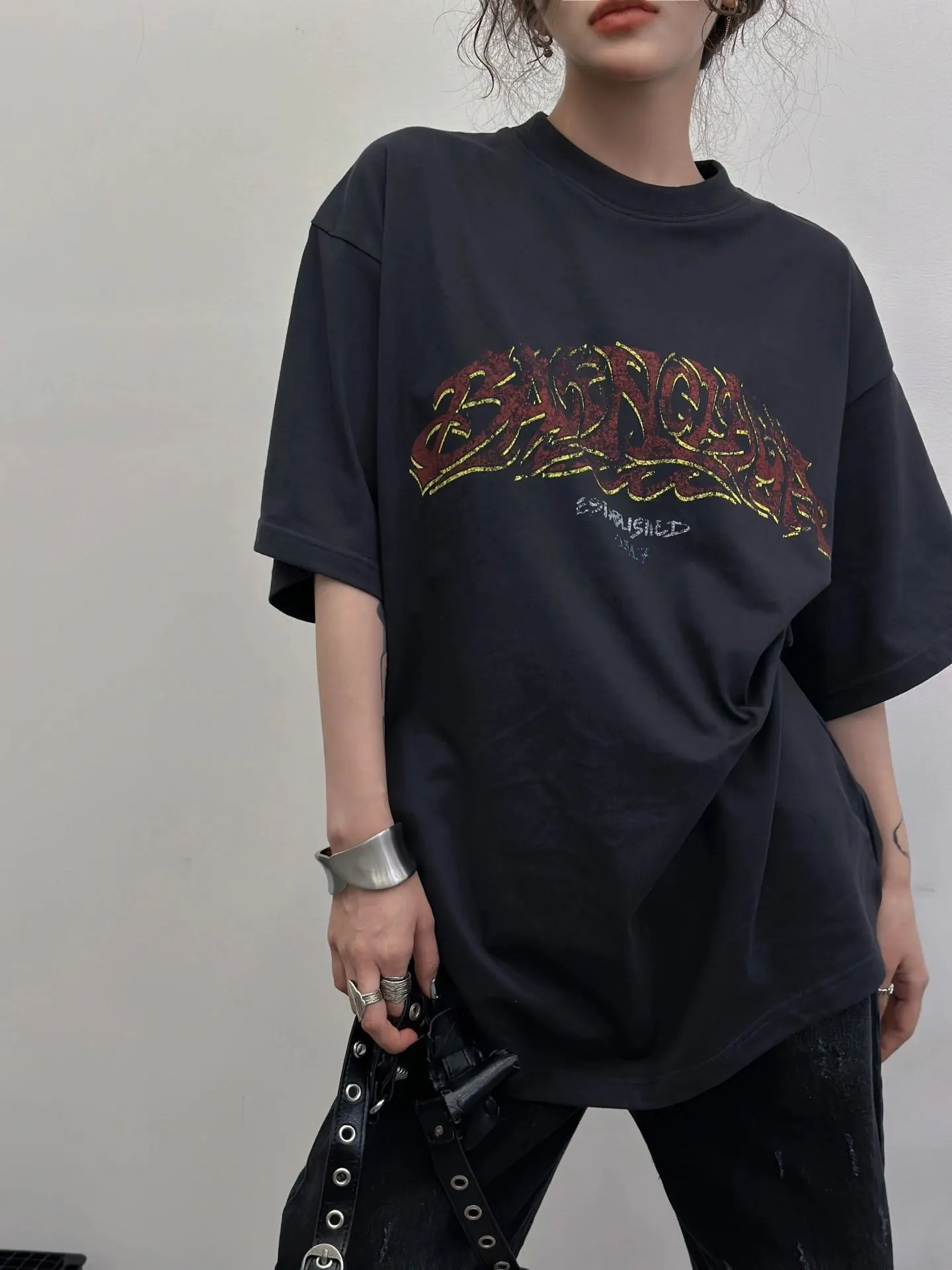 Balenciaga 黑色印花短袖T恤 穿搭展示