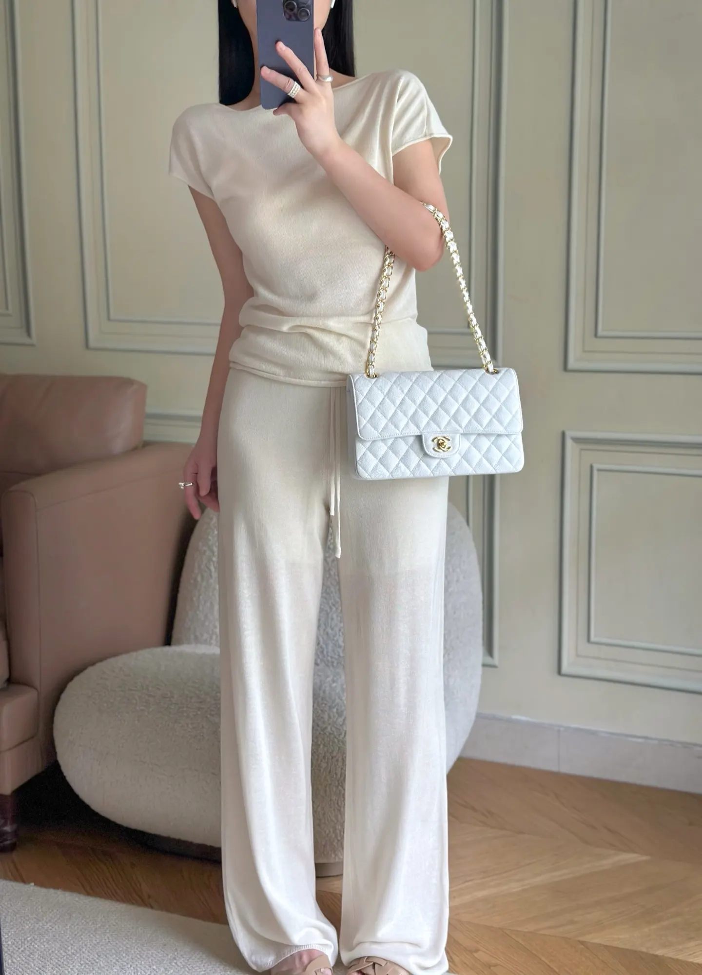 CHANEL 白色牛皮菱格链条包 金扣款