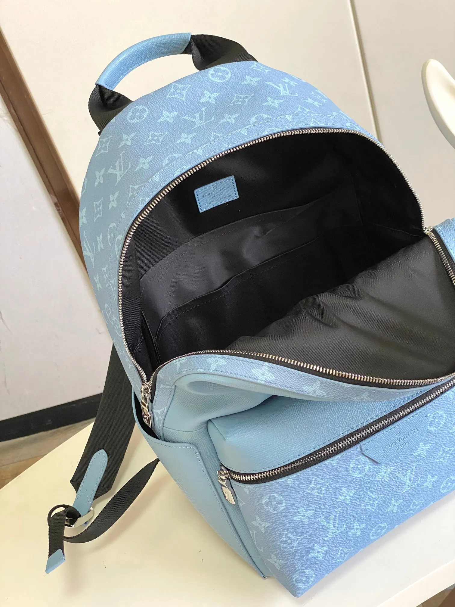 藍色 牛皮 海 外单 独实家拍 半钢 DISCOV 雙肩包 实用雙肩款(數字9) 藍色 牛皮 海 外单 独实家拍 半钢 DISCOV 雙肩包 实用雙肩款(數字9)