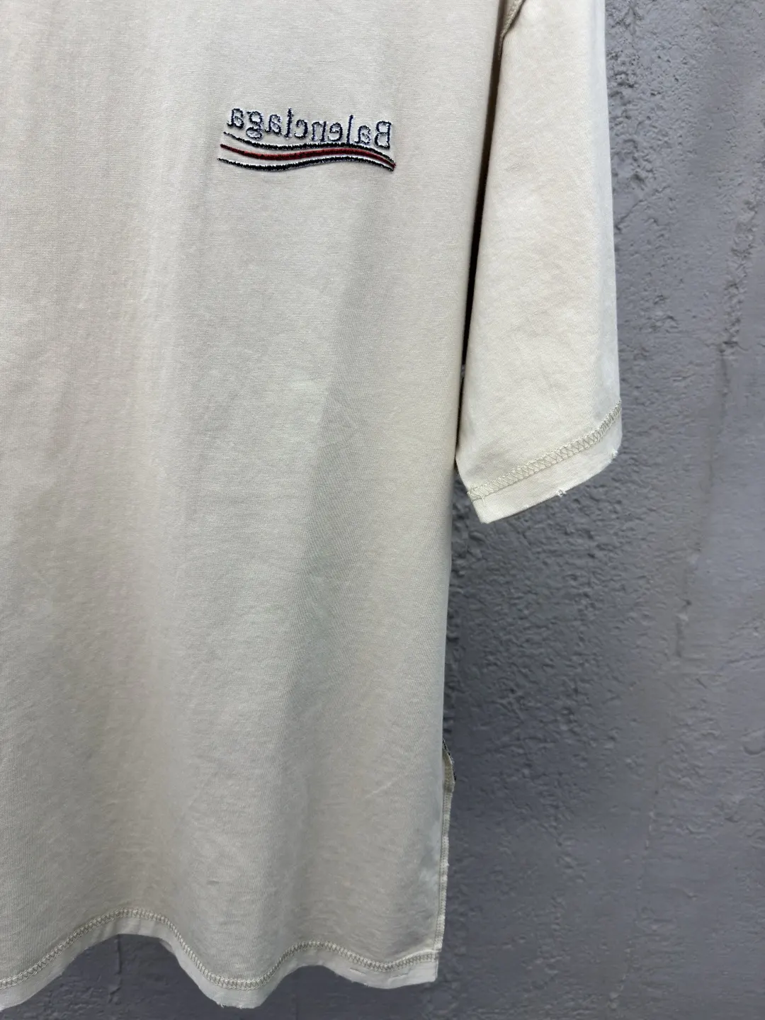 Balenciaga 杏色 短袖T恤(數字7) Balenciaga 杏色 短袖T恤(數字7)