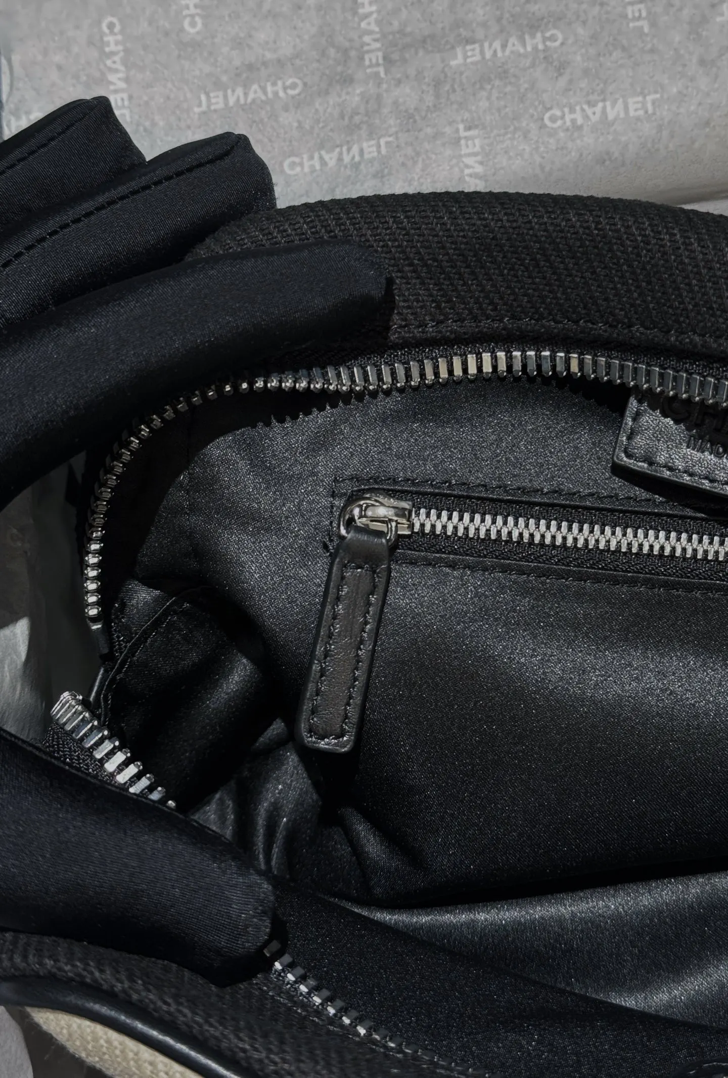 CHANEL 黑色 米色 帆布 鏈條包 精致鏈條款(數字9) CHANEL 黑色 米色 帆布 鏈條包 精致鏈條款(數字9)
