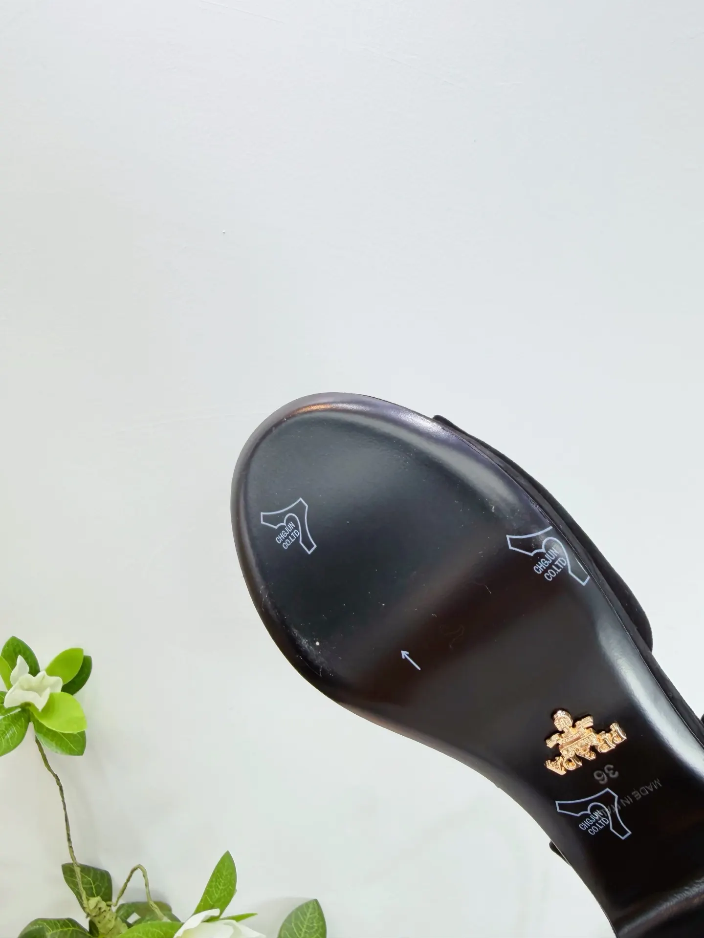 PRADA 羊皮 休闲鞋 舒适百搭款
