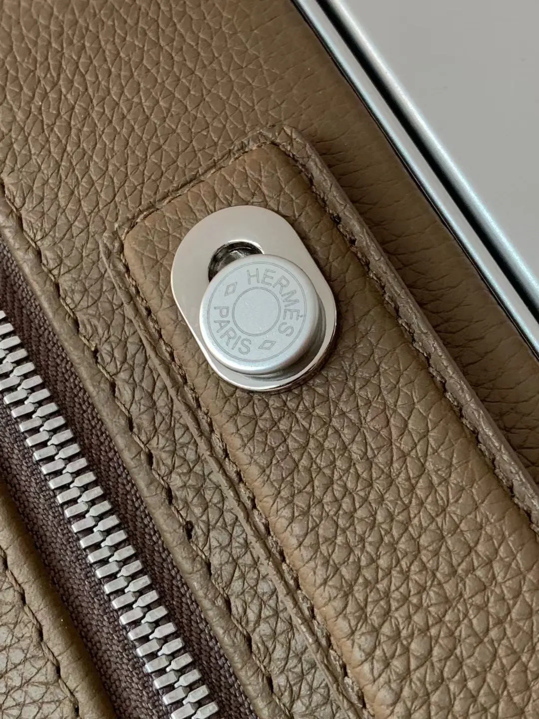 牛皮 材质 头层TOGO牛皮 太空鋁 ​ 行李箱 旅行拉杆款 輕便出行款