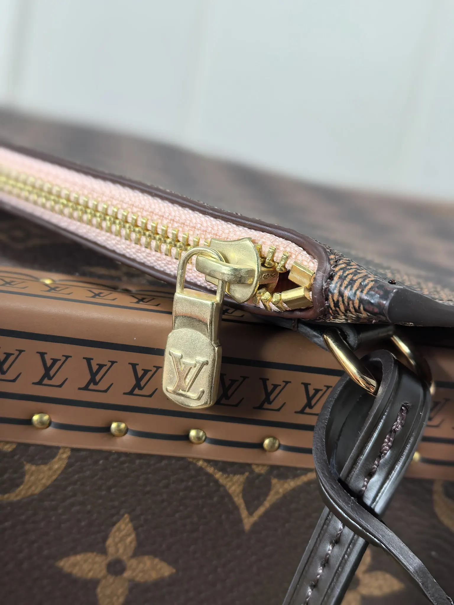 Neverfull 老花 帆布 手拿包 精致手拿款