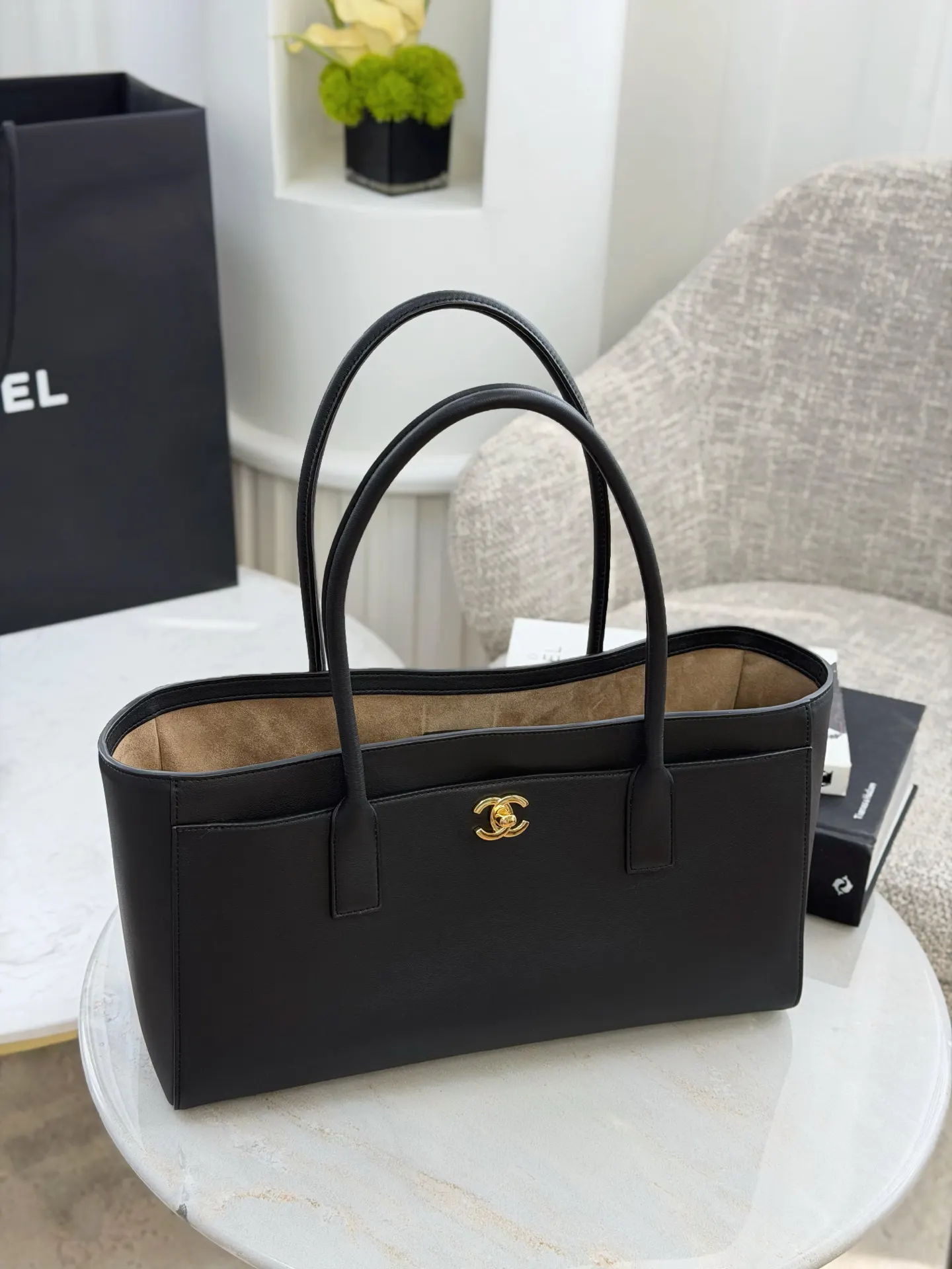 CHANEL 白色牛皮Hobo腋下包 金链款 经典款