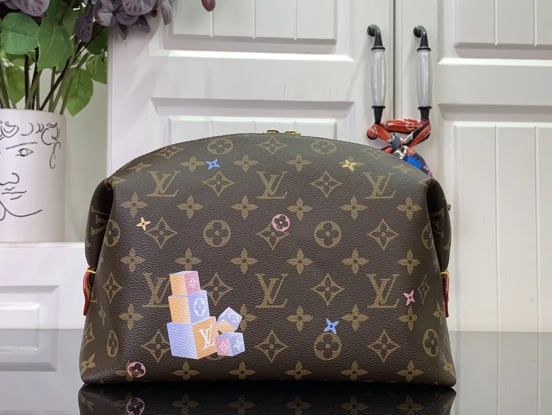 LV 老花 牛皮 化妝包 便携收納款