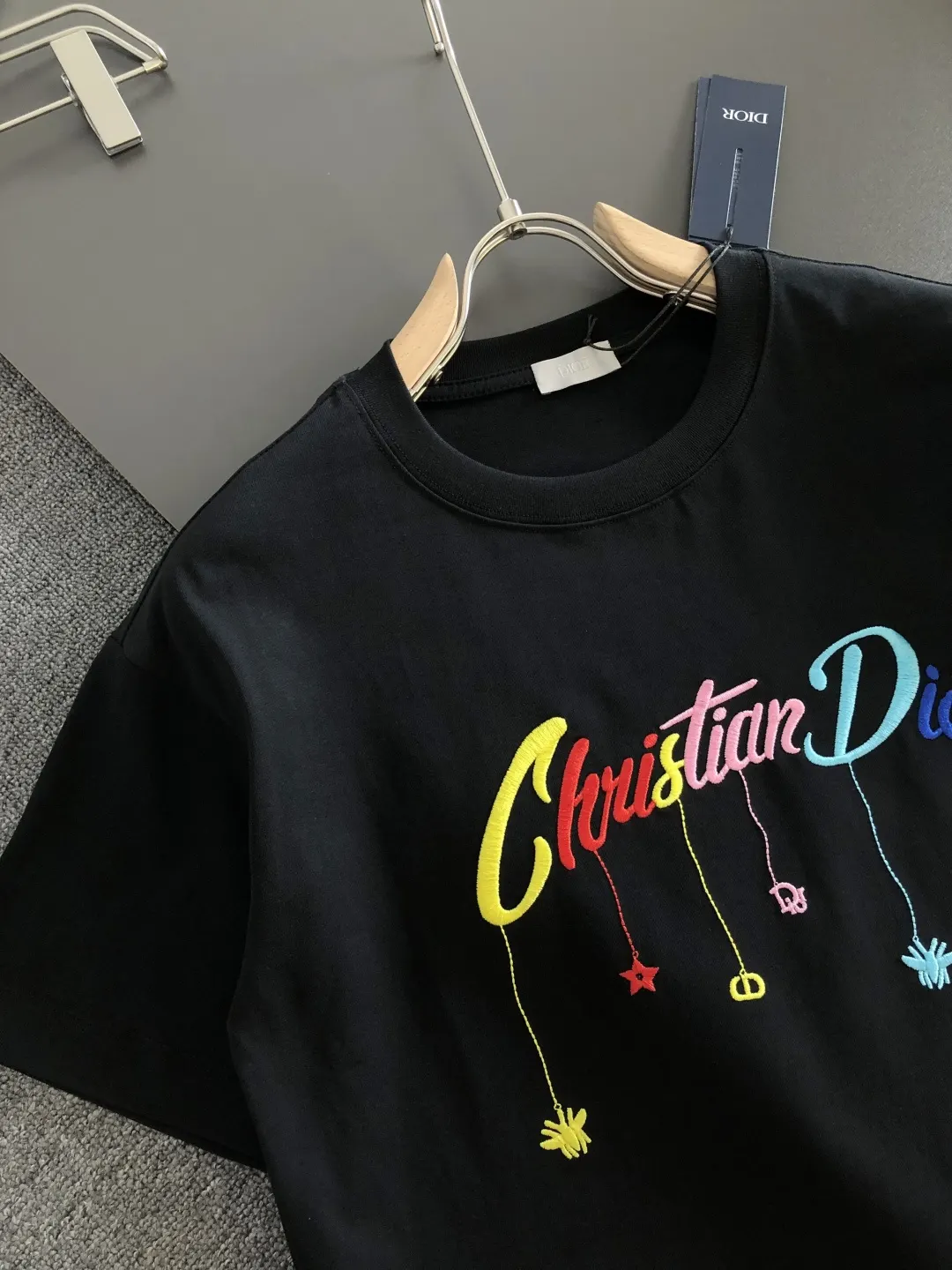 Dior 黑色彩色刺绣短袖T恤 潮流穿搭款