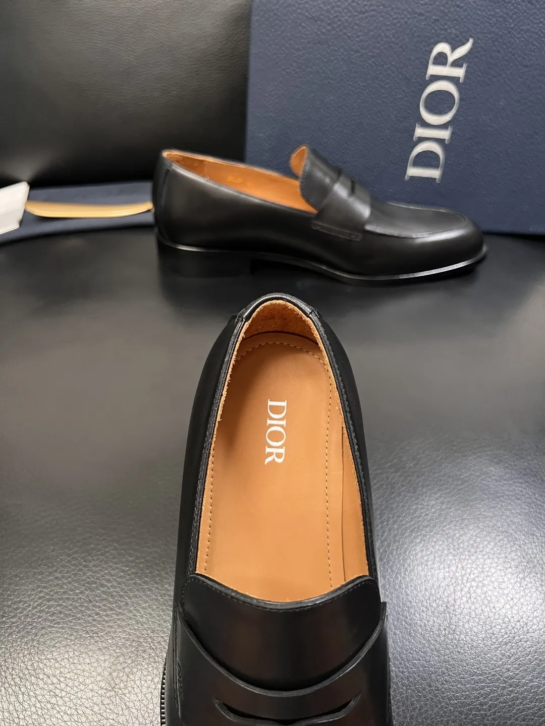 Dior 深棕牛皮乐福鞋 日常休闲款