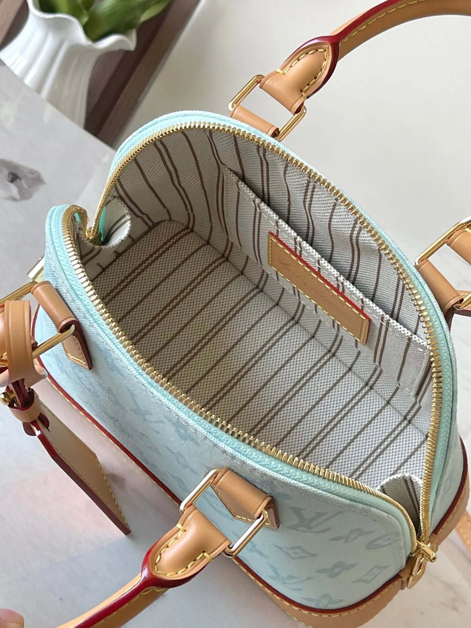 Louis Vuitton Alma 白色 皮革 手提包