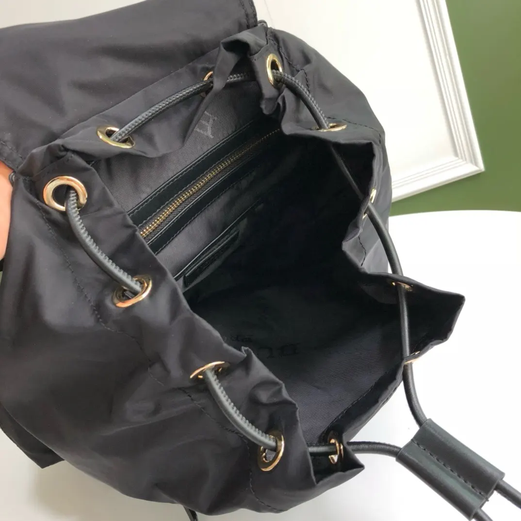 尼龍 黑 棕 「The Rucksack 军旅」为时装秀主 單肩包 日常單肩背款