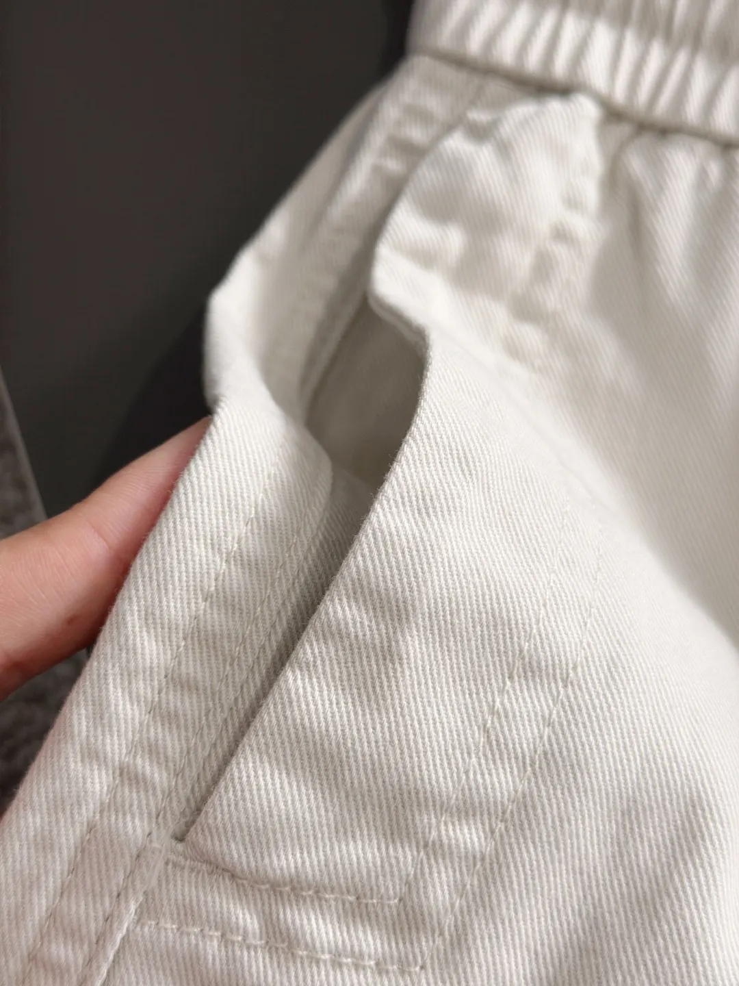 Burberry 2026 Spring Summer Pants Loose Casual Image 3 Burberry 2026 Spring Summer Pants Loose Casual Image 3