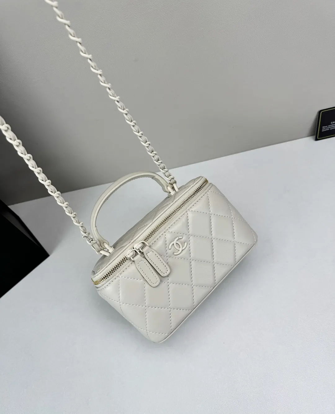 CHANEL 手柄长方盒 包真的太太太精致啦 包身 斜背包 輕便斜挎款