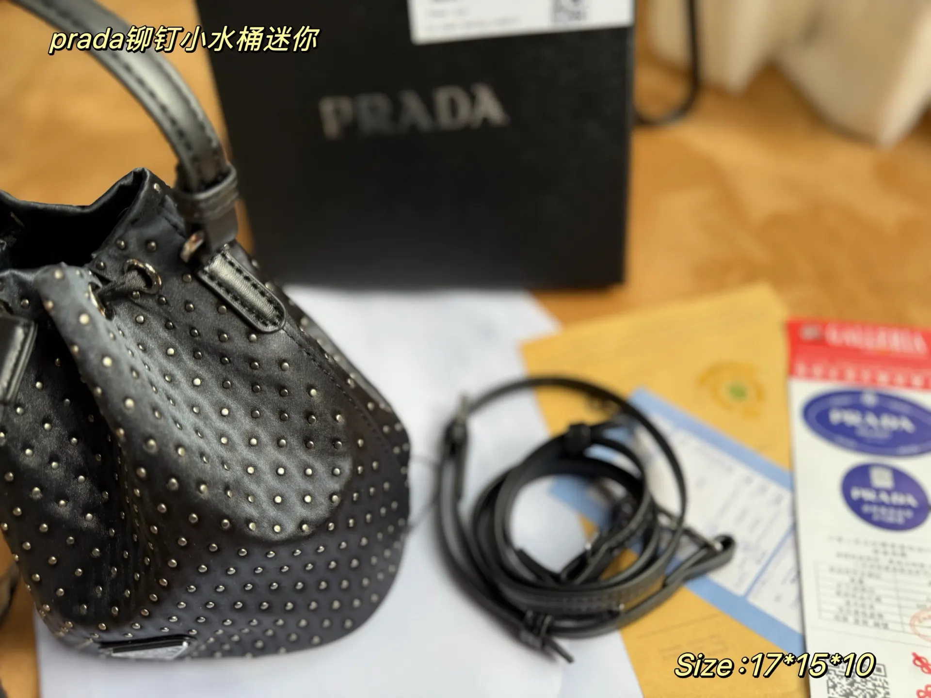 Prada 尼龍 水桶包 休閒水桶款(數字9) Prada 尼龍 水桶包 休閒水桶款(數字9)