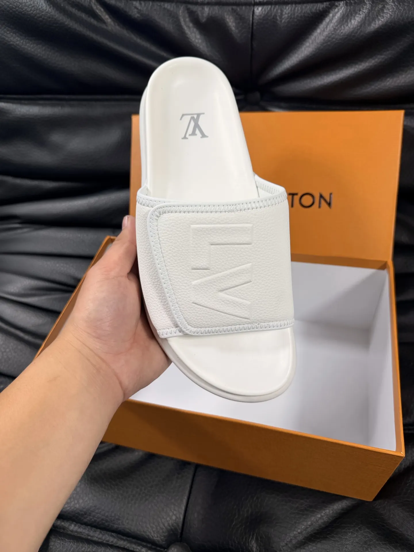 LV platform slippers, casual and versatile Image 7 LV platform slippers, casual and versatile Image 7