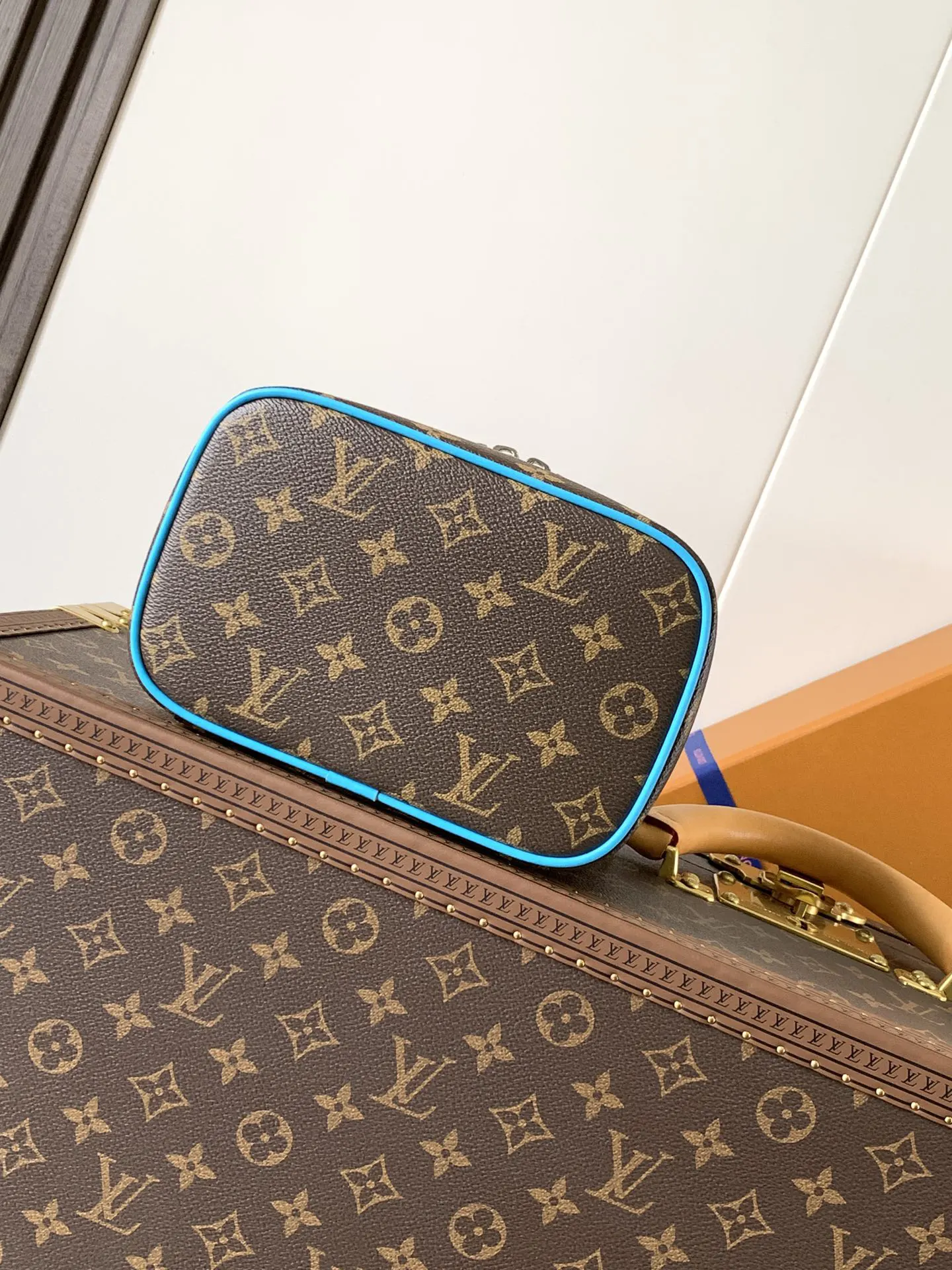 LV 藍黃配色 手袋(數字4) LV 藍黃配色 手袋(數字4)