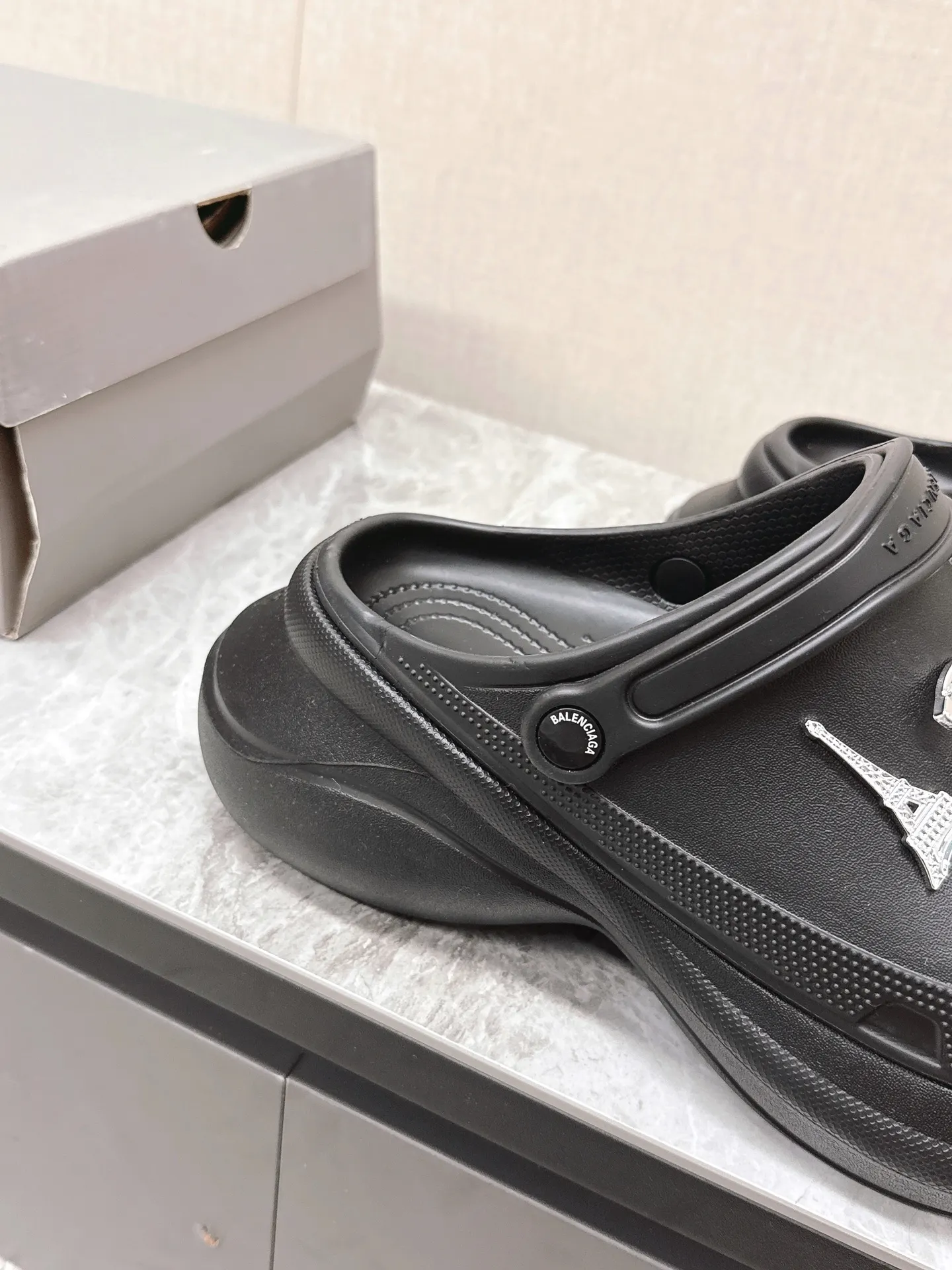 Balenciaga 金扣 运动鞋