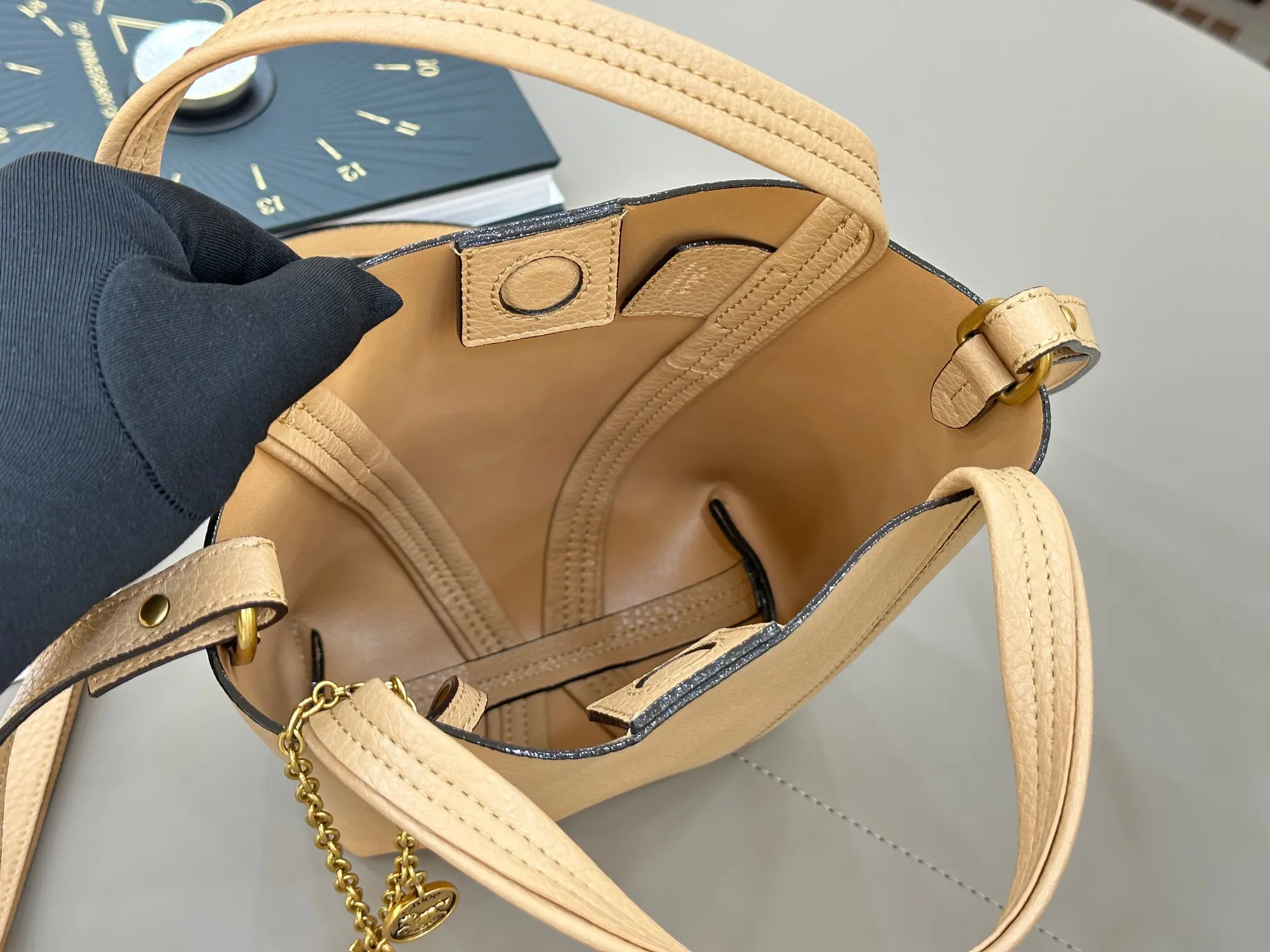 Chloe Spin Bag 奶茶色 明星为啥都偏爱 斜背包 輕便斜挎款