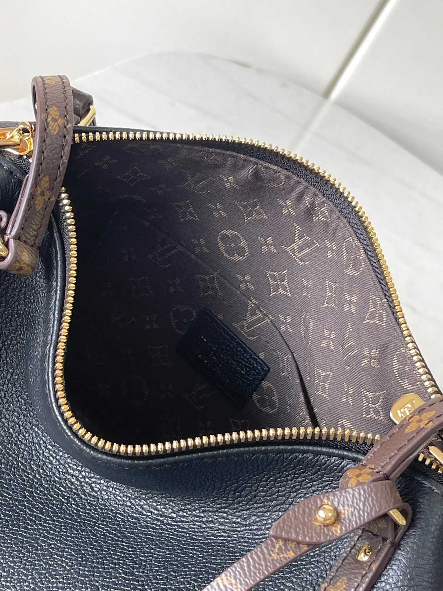 Louis Vuitton Black Fashion Item Travel Leather Image 9 Louis Vuitton Black Fashion Item Travel Leather Image 9