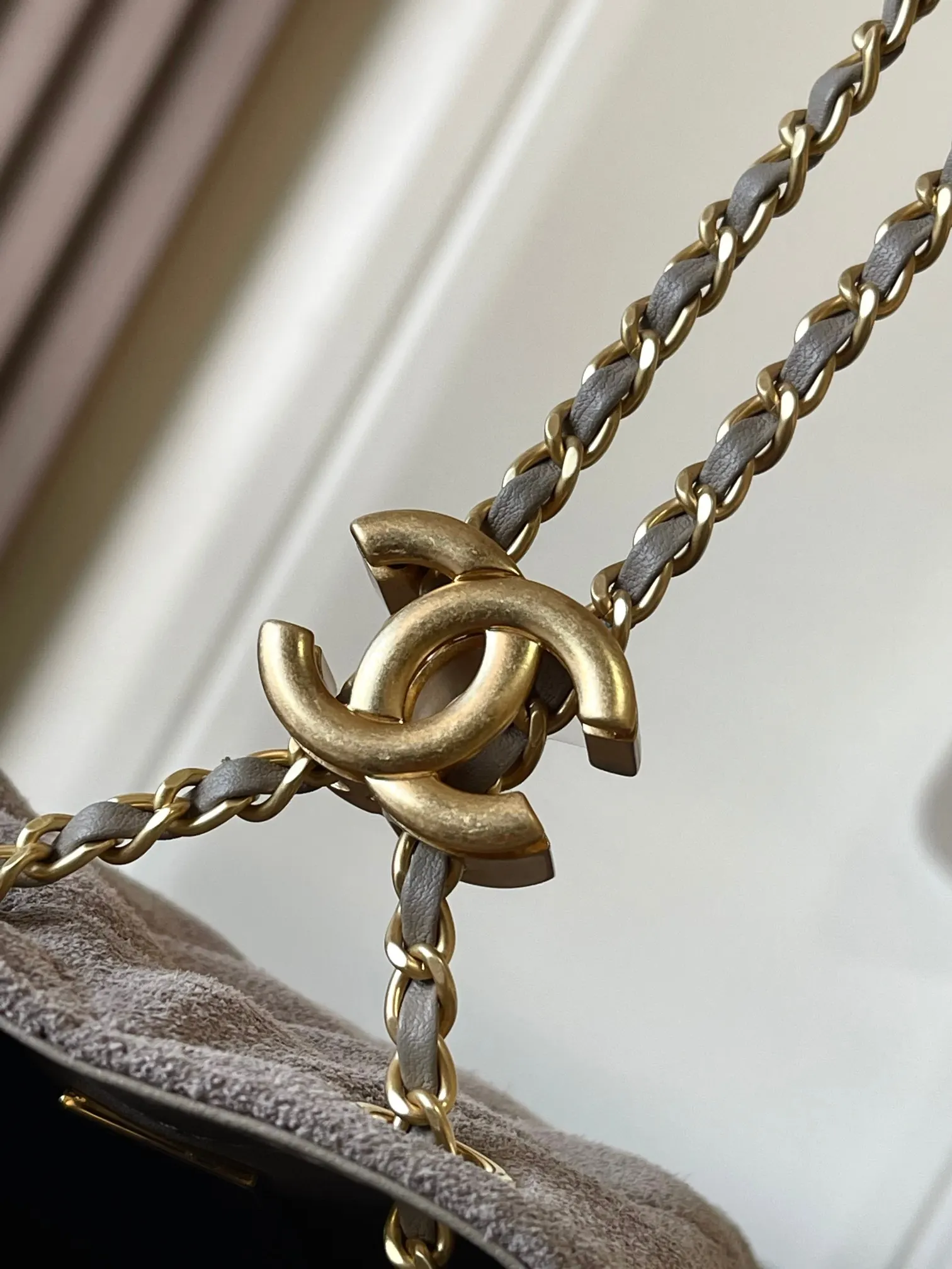 Chanel 米白色牛皮Hobo腋下包 金链