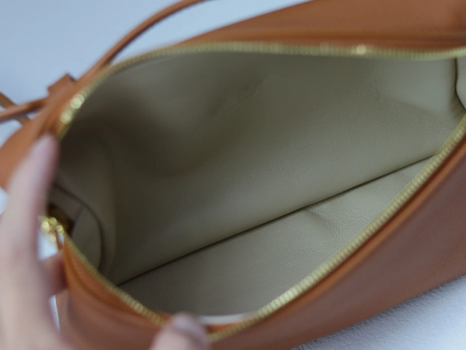 牛皮 LORO PIANA 手拿包 精致手拿款