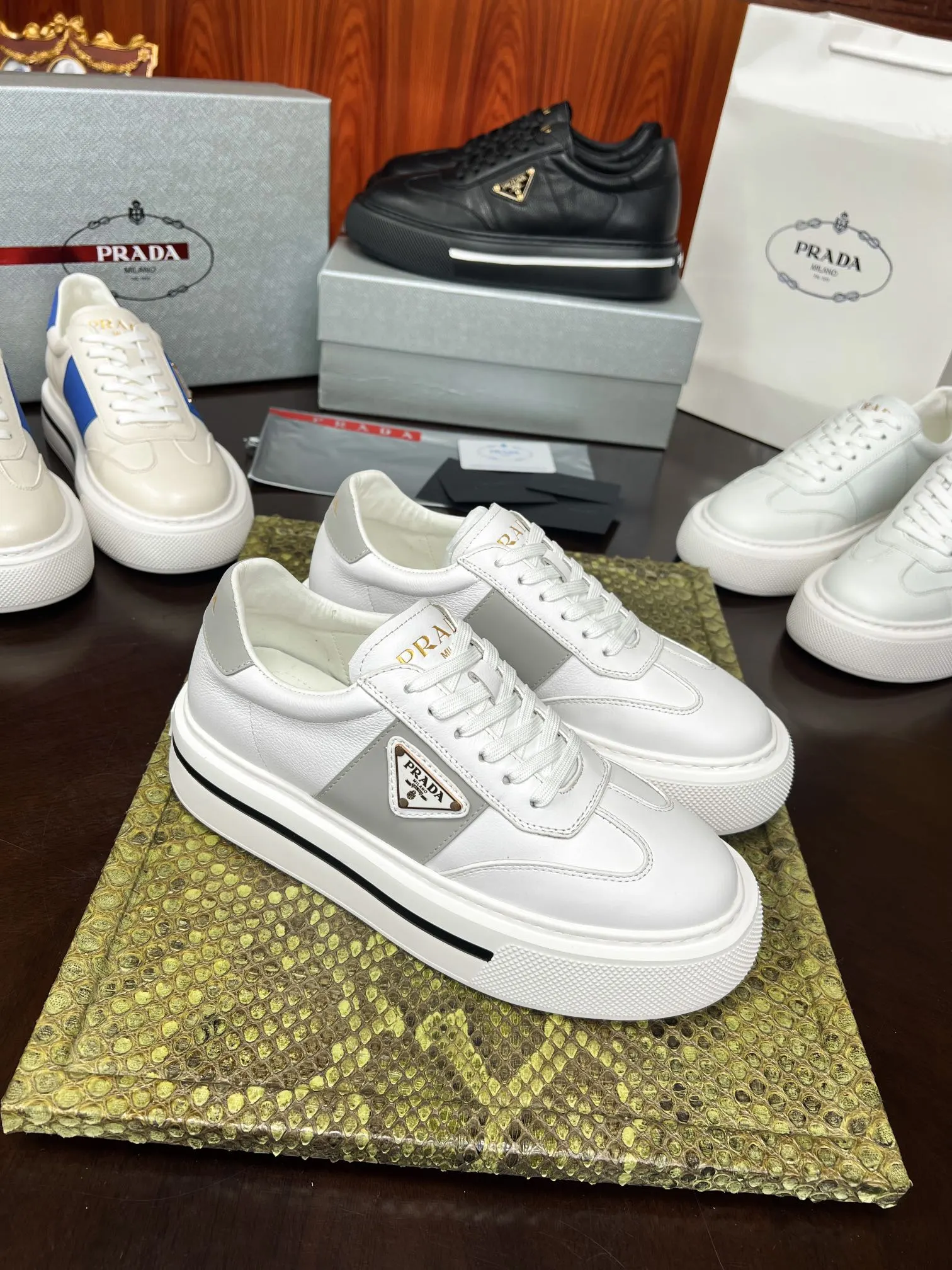 PRADA 牛皮 休闲鞋 舒适百搭款