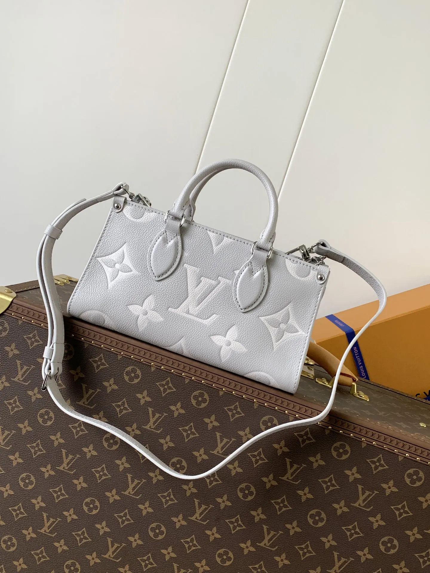 LV 黑色 米白 牛皮 收纳包 旅行收纳款