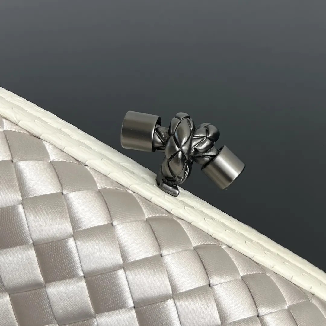 Bottega Veneta 化妝包 便携收納款