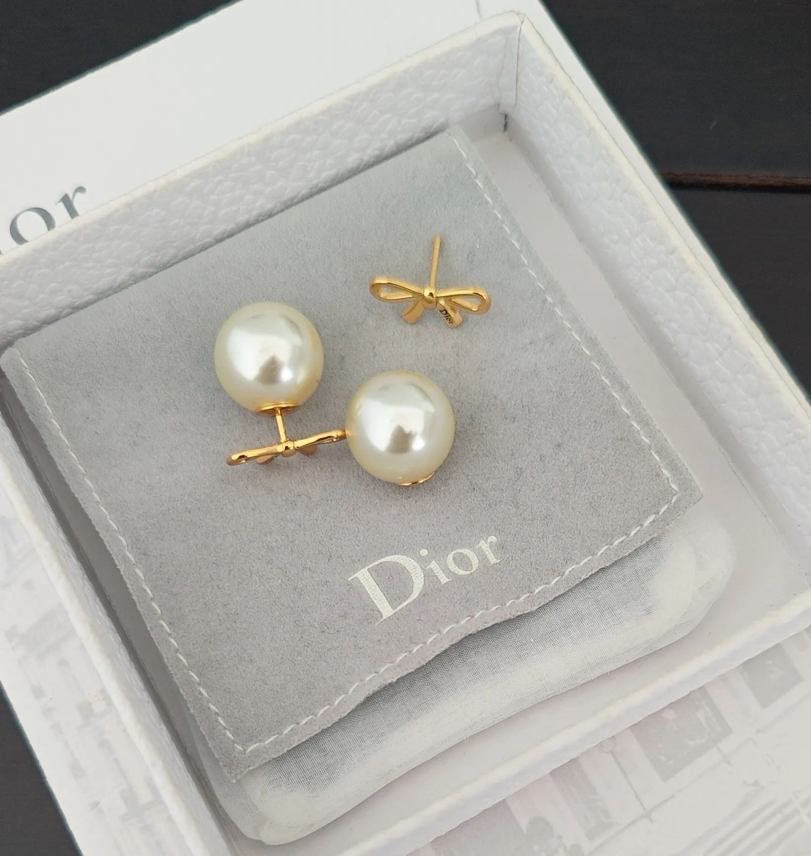 Dior 珍珠蜜蜂耳环 金色圆珠款