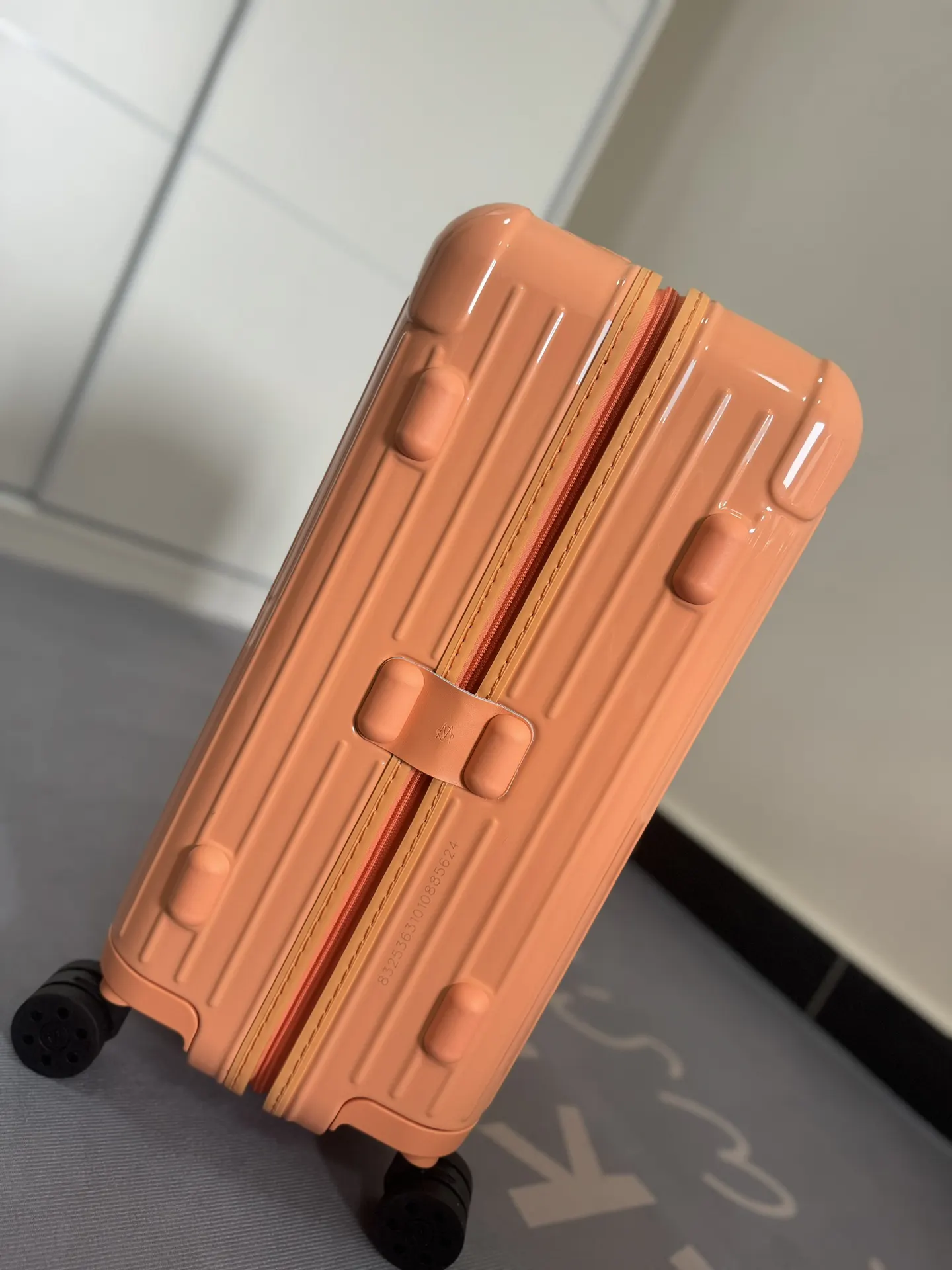 黑色 白色 新色Essential系列 假日橙 尺寸 行李箱 旅行拉杆款 輕便出行款