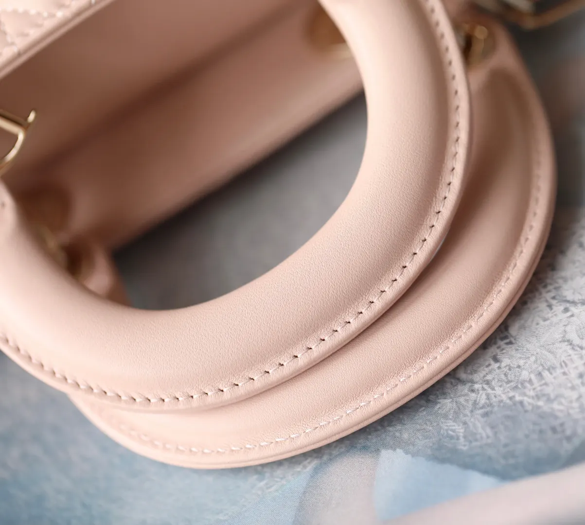 Dior Lady Dior Lady 胭脂粉色帆布鏈條包 手提斜挎(數字4) Dior Lady Dior Lady 胭脂粉色帆布鏈條包 手提斜挎(數字4)