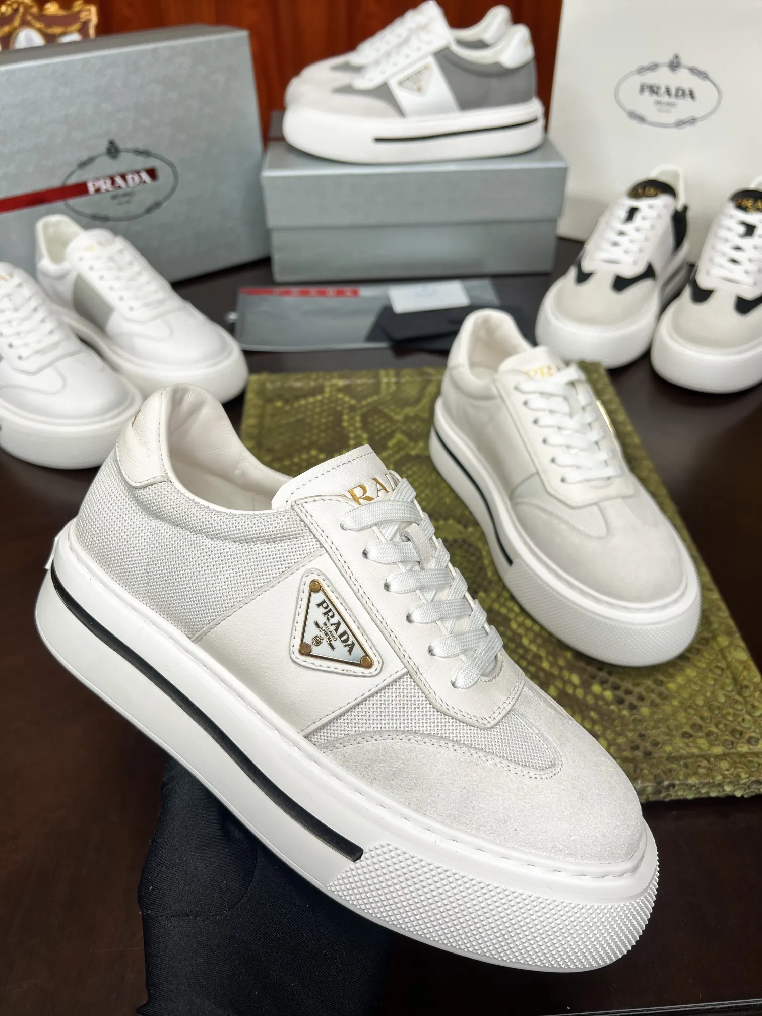 PRADA 牛皮 休闲鞋 舒适百搭款