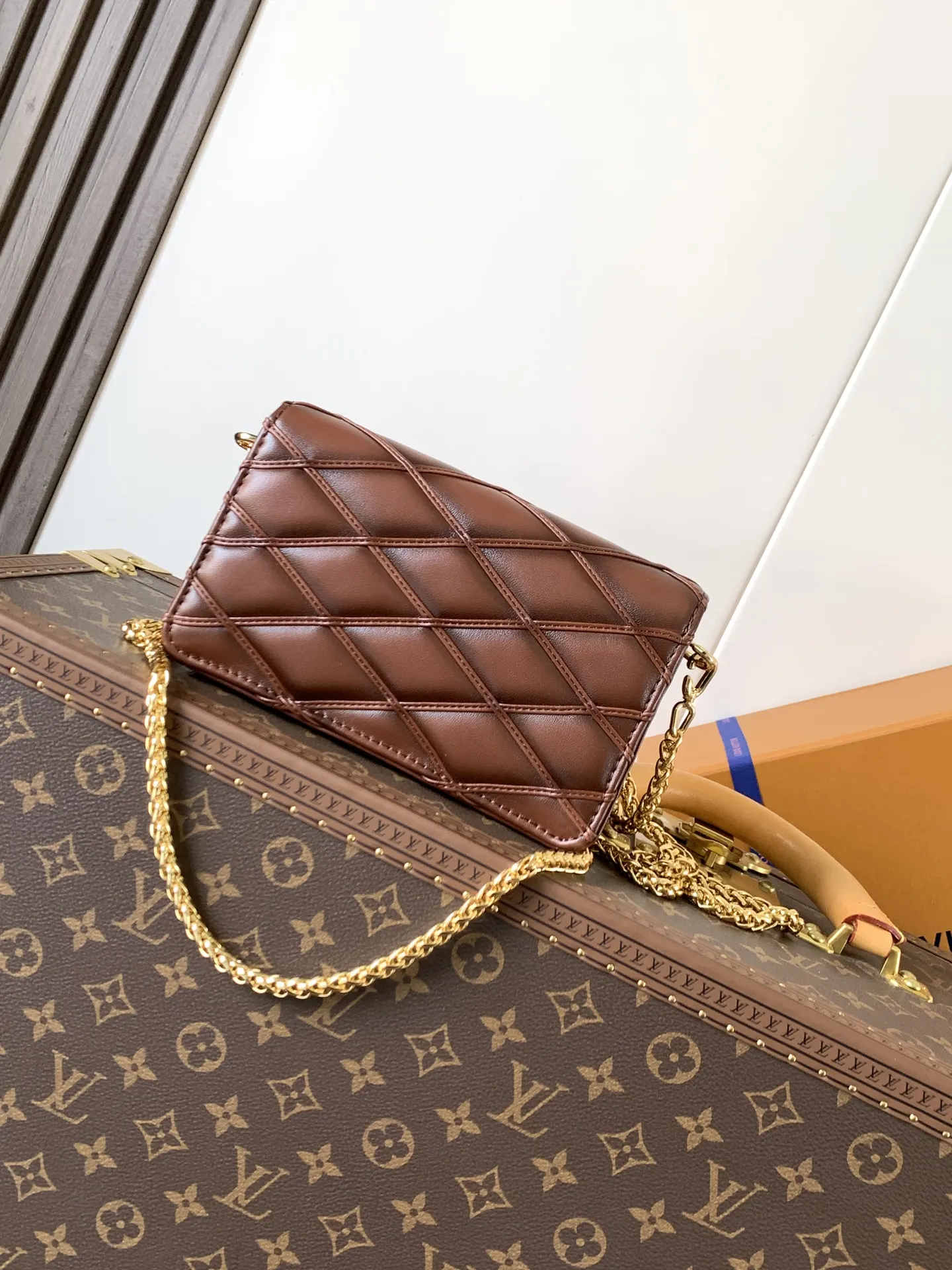 LV Twist black and brown color scheme chain bag, shoulder crossbody Image 2