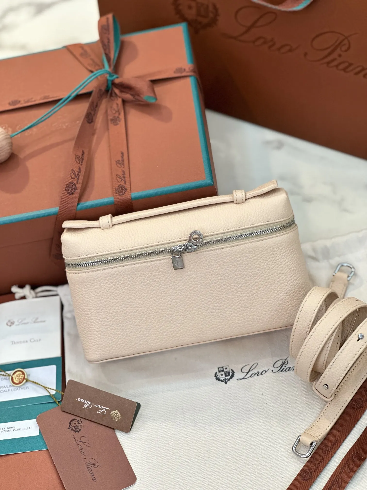 小牛皮 Loro Piana Extra Poket 手拿包 精致手拿款