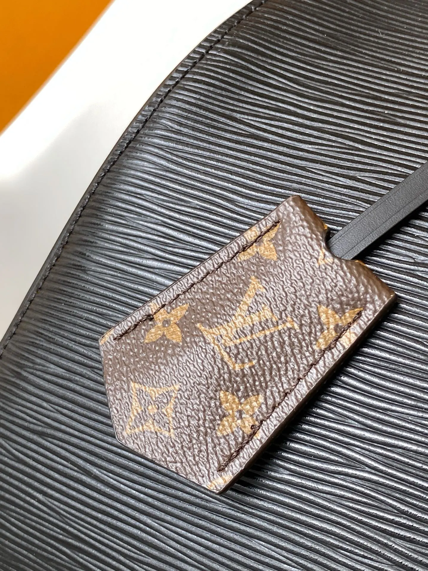 LV 牛皮 动态 Sedy Bandoulière 收納包 旅行收納款