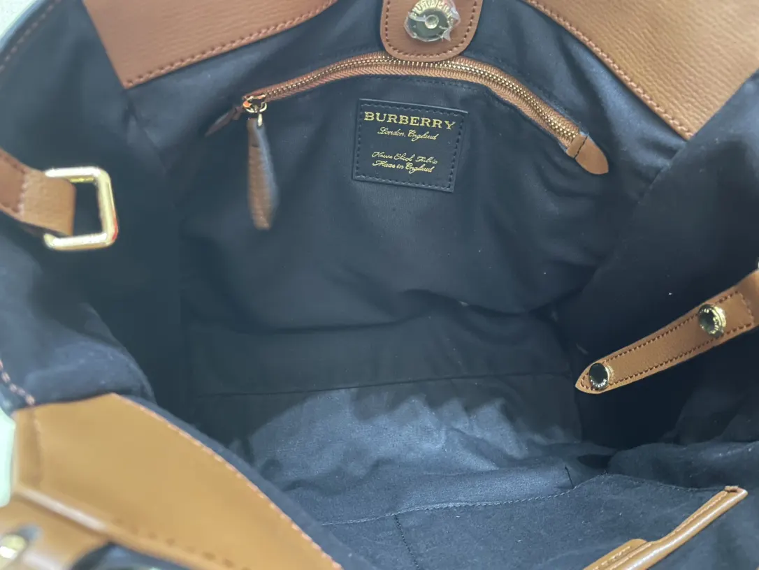 Burberry 皮革 巴宝莉精致的粒面皮革托特包 搭 House 大容量托特款