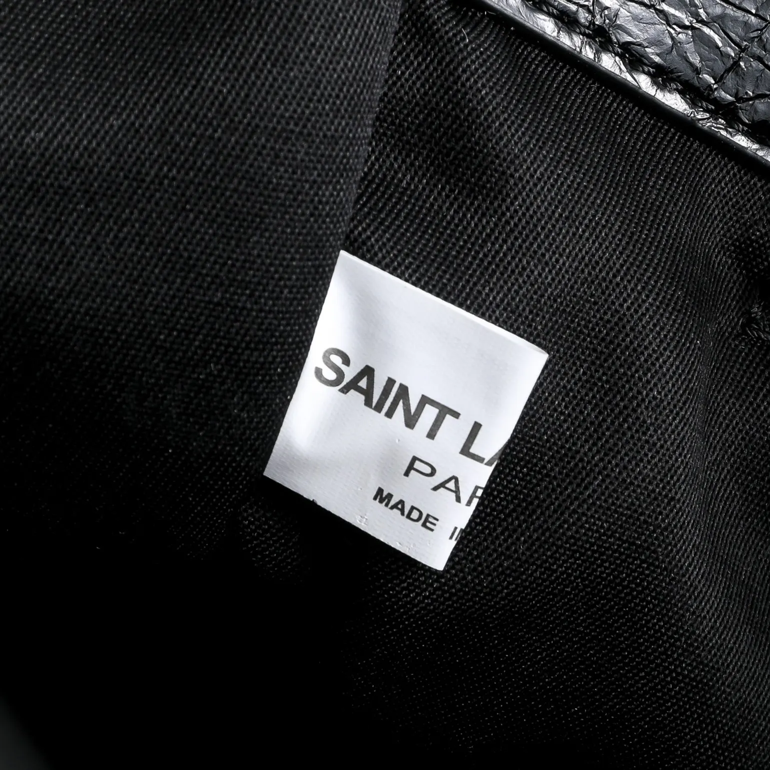 牛皮 油蜡牛皮材质 表面自然褶皱 手感软糯又耐用 鏈條包 精致鏈條款