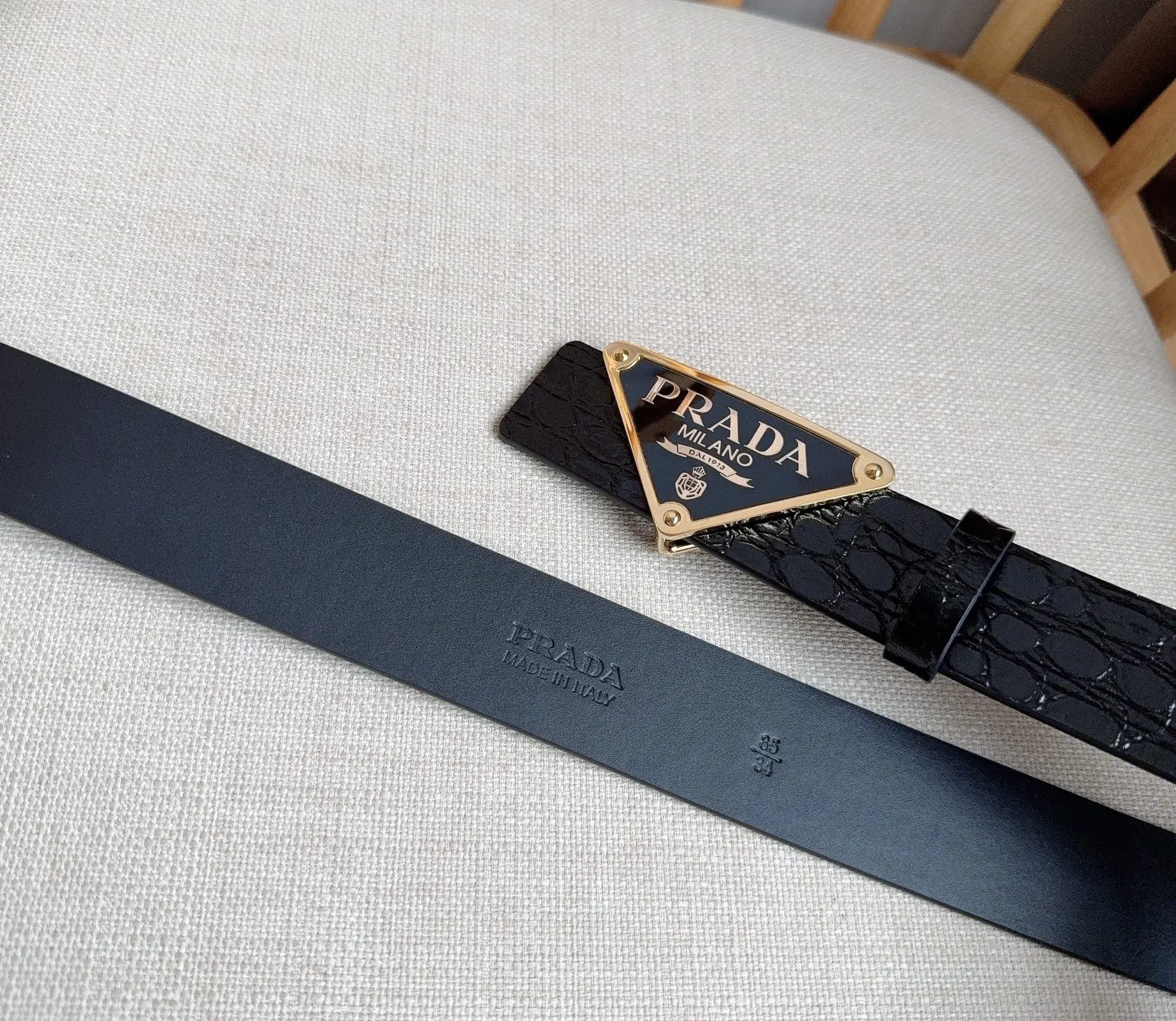 Prada 腰带 通勤搭配