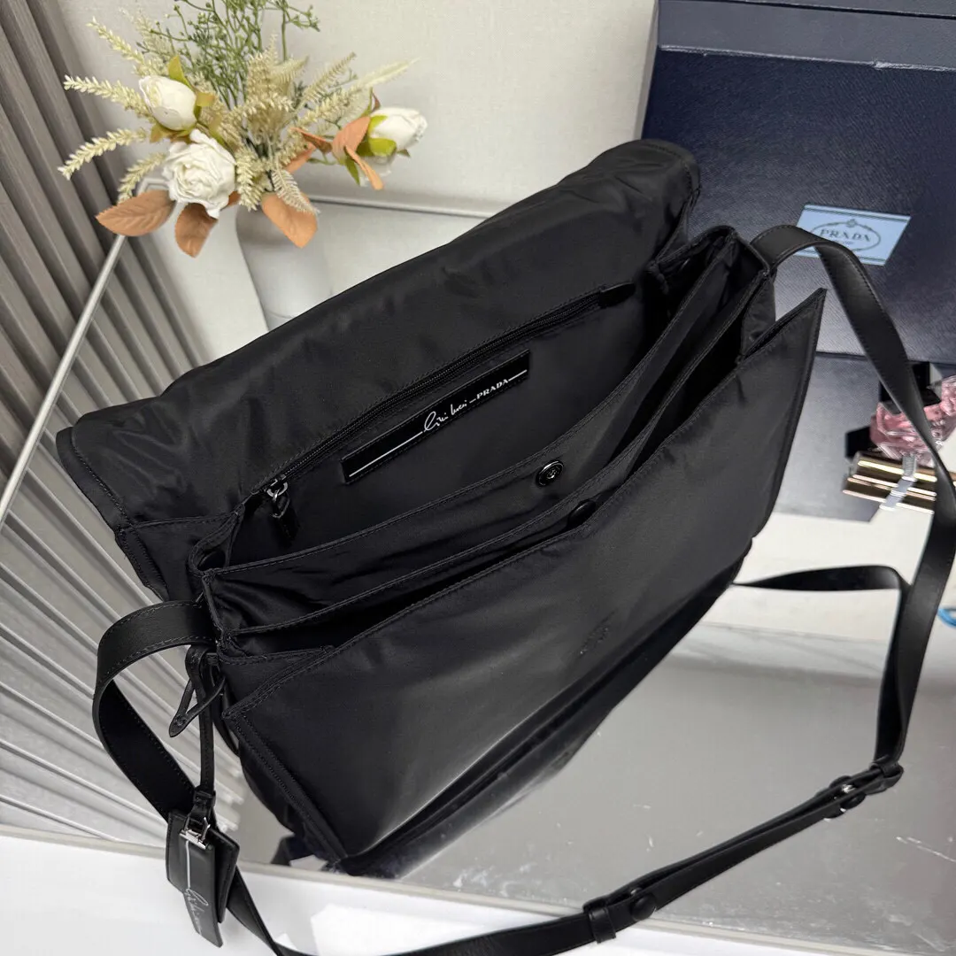 PRADA 1BC208 Re-Nylon尼龙 三角标 斜挎包 日常通勤款