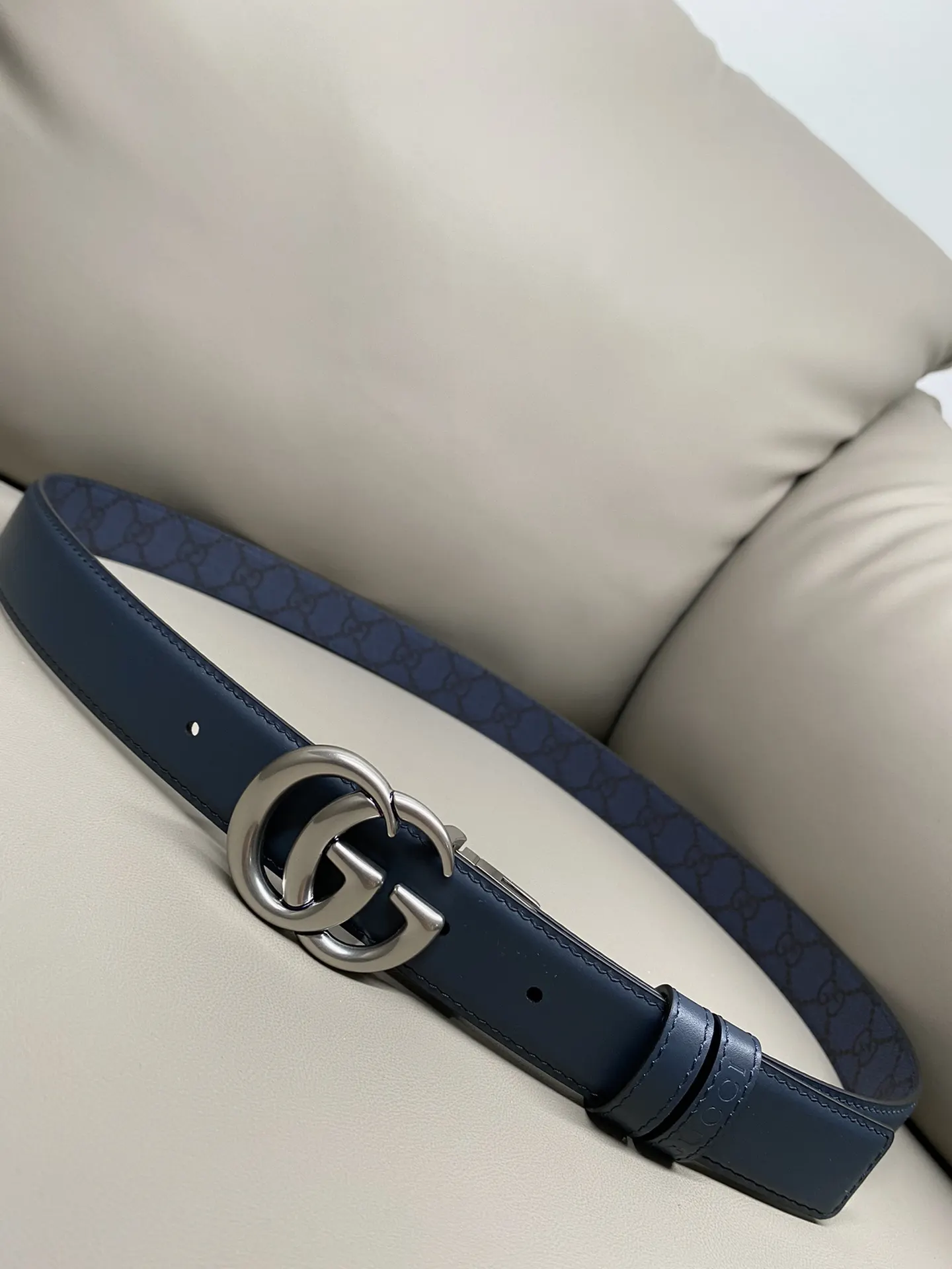 Gucci Marmont 双G扣牛皮双面腰带