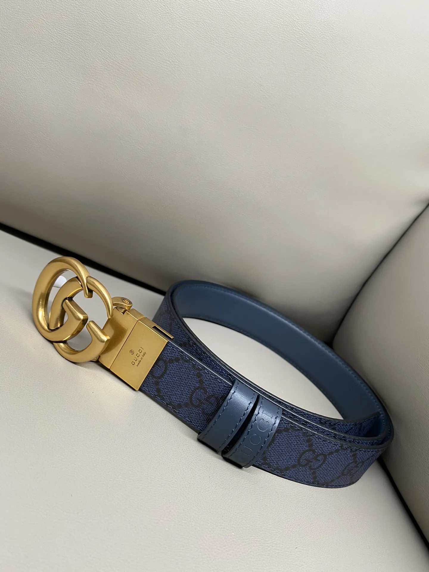 Gucci Marmont 双G扣牛皮双面腰带