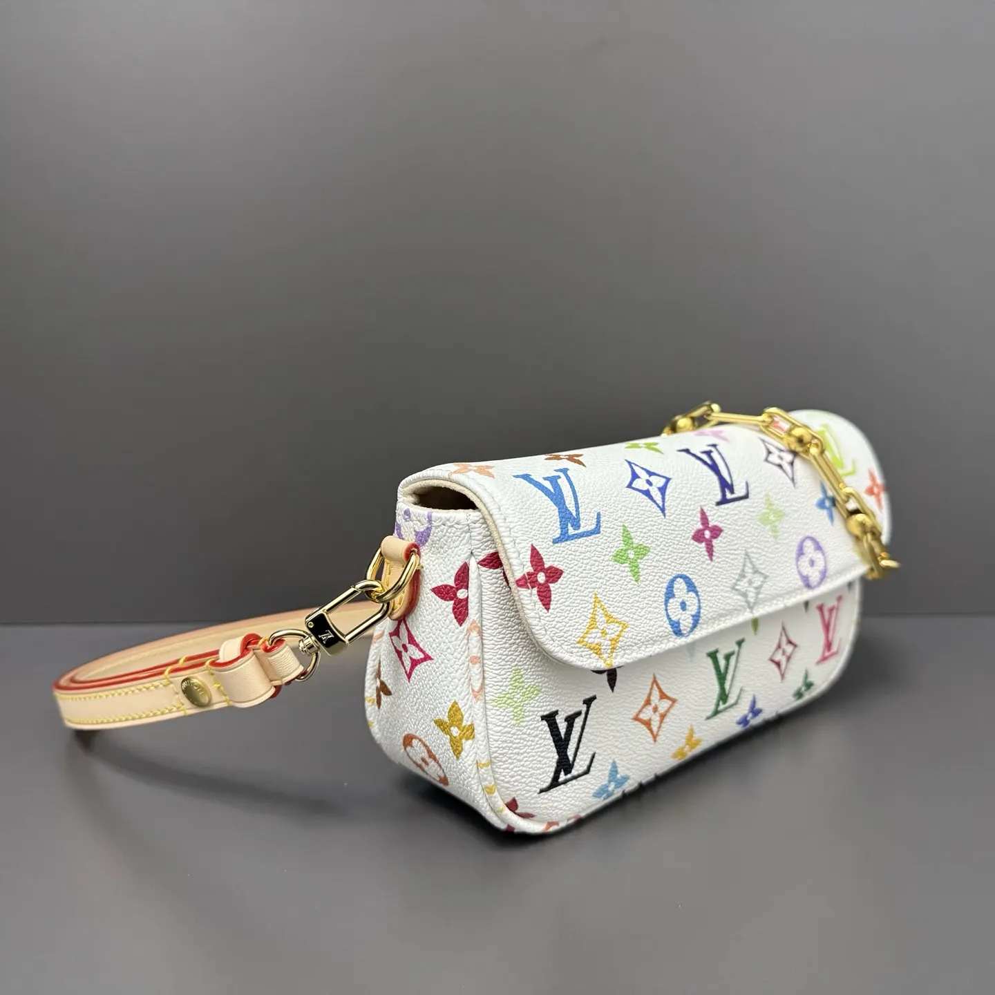 Louis Vuitton Chain Bag Canvas